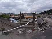 旧北上川沿いの門脇町2・3丁目の様子 (宮城県石巻市・門脇町2・3丁目 2011年7月21日)