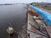 旧北上川沿いの様子 (宮城県石巻市・門脇町3丁目 2011年7月21日)