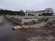 旧北上川沿いの門脇町2・3丁目の様子 (宮城県石巻市・門脇町2・3丁目 2011年7月22日)