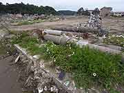 旧北上川沿いの門脇町2・3丁目の様子 (宮城県石巻市・門脇町2・3丁目 2011年7月22日)