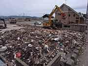 旧北上川沿いの門脇町2・3丁目の様子 (宮城県石巻市・門脇町2・3丁目 2011年7月22日)