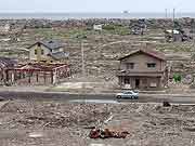 津波と火災に襲われ壊滅した門脇町4・5丁目の様子 (宮城県石巻市・門脇町4・5丁目 2011年7月22日)