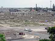 津波と火災に襲われ壊滅した門脇町4・5丁目の様子 (宮城県石巻市・門脇町4・5丁目 2011年7月22日)