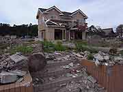 津波と火災に襲われ壊滅した門脇町4・5丁目の様子 (宮城県石巻市・門脇町4・5丁目 2011年7月22日)