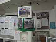 JR仙台駅構内ステンドグラス横に開設された「東日本大震災ボランティア・インフォメーションセンター・宮城」ブース。個人向けに社協の災害ボラ情報を提供する情報ボランティア。(宮城県仙台市青葉区 2011年7月24日)